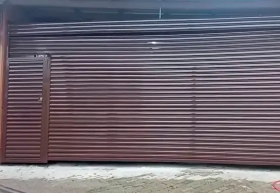 Portas Automáticas
        
        MODELO FECHADO